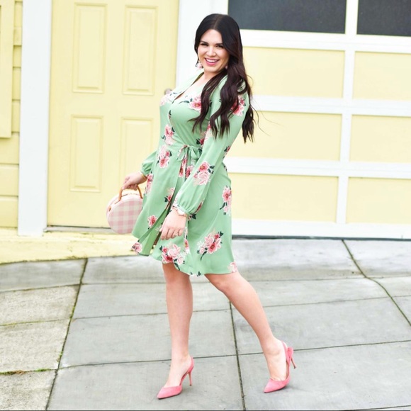 LOFT Dresses & Skirts - Floral / Bouquet Wrap Dress